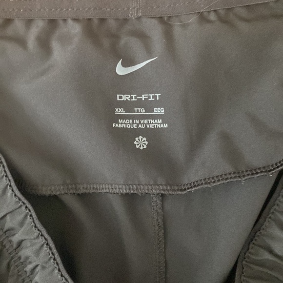 Men’s Nike Shorts size XXL - Picture 2 of 2